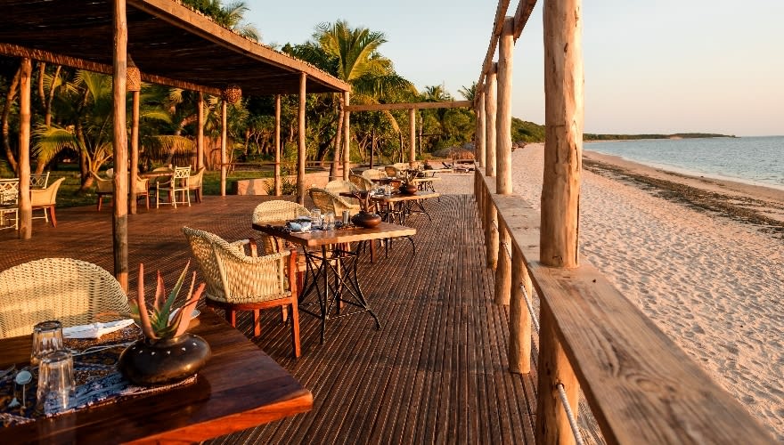 Sonhos Swim-Up Pool Bar