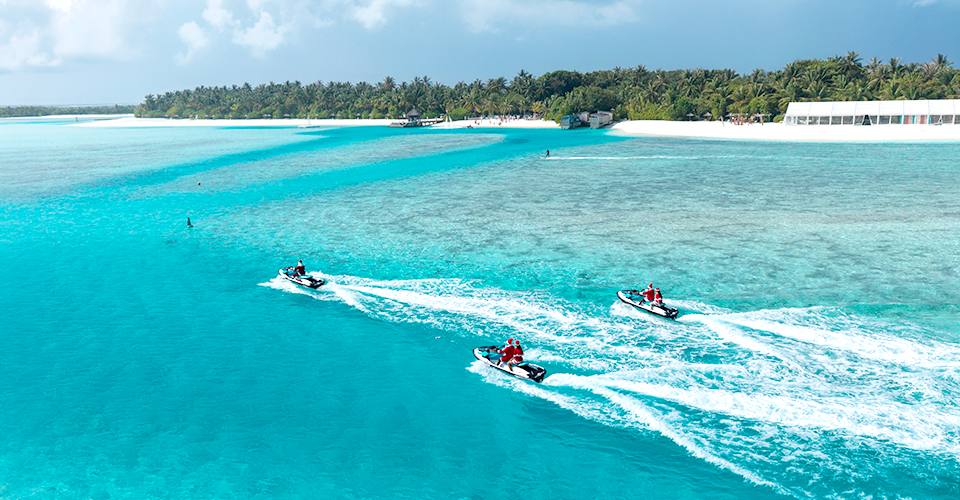 Celebrating Christmas and New Year in the Maldives with Santa at Anantara Dhigu Maldives Resort