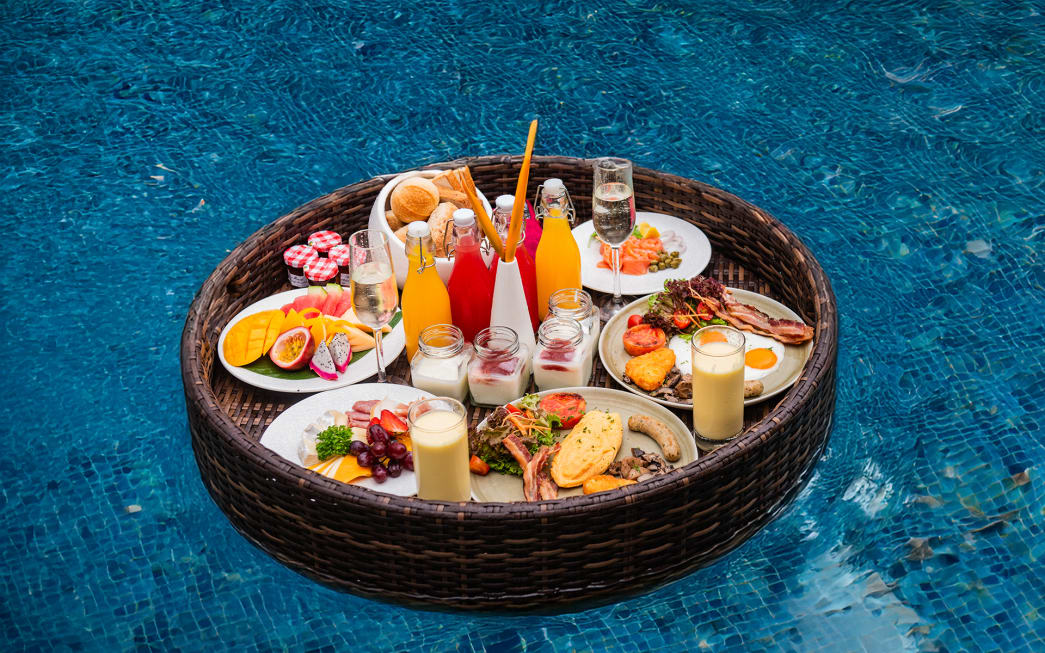 floating breakfast