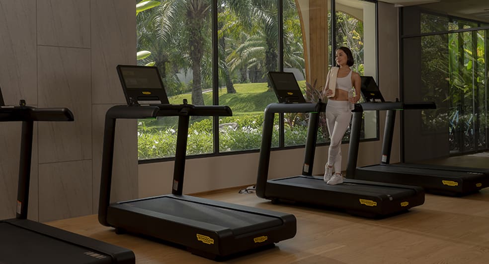 Woman technogym fitness anantara workouts