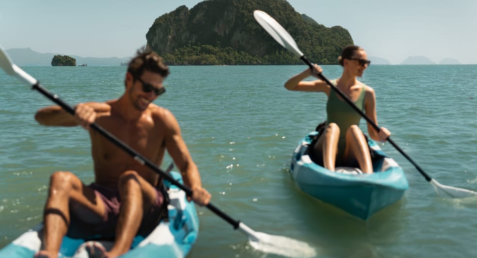couple kayaking