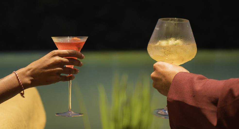 Anantara_Ubud_Bali_Resort_Festive_Poolside_Cocktail_Hour