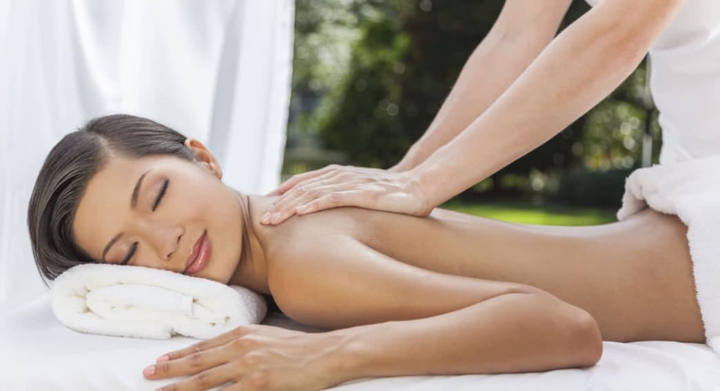 BACK MASSAGE OUTSIDE