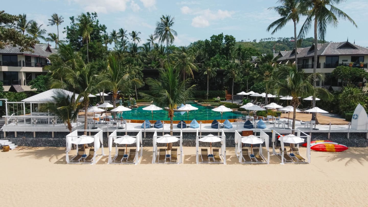https://assets.anantara.com/image/upload/q_auto,f_auto/media/minor/anantara/images/anantara-bophut-koh-samui-resort/the-resort/anantara_bophut_koh_samui_resort_beachfront_ashore.jpg