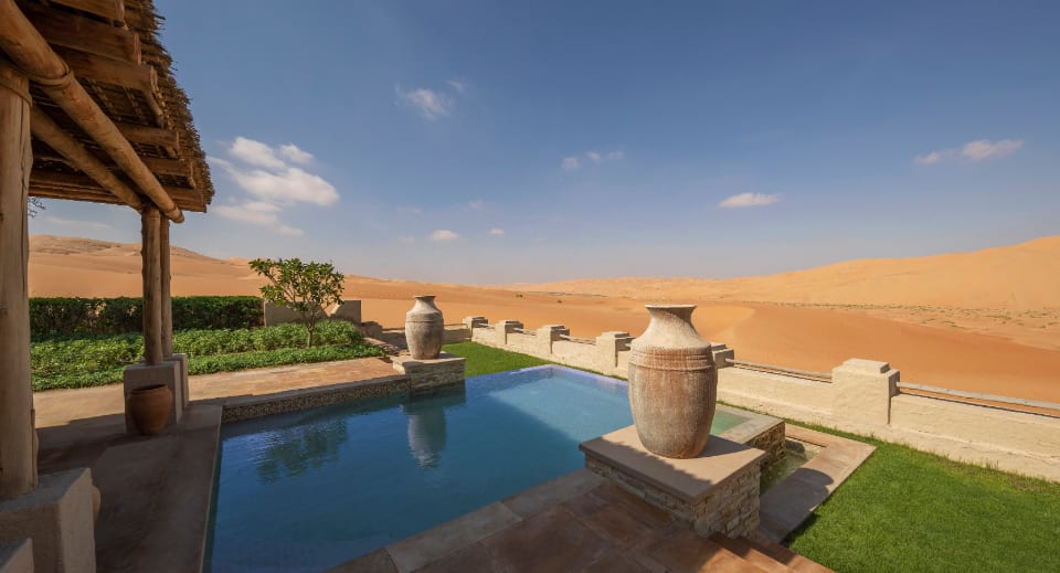 https://assets.anantara.com/image/upload/q_auto,f_auto/media/minor/anantara/images/qasr-al-sarab-desert-resort-by-anantara/new-images-2020/960x519/guest_room_royal_pavilion_villa_outdoor_pool_terrace_desert_view_960x519.jpg