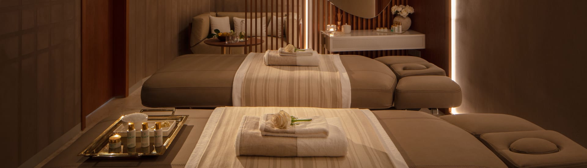 Hotel massage top