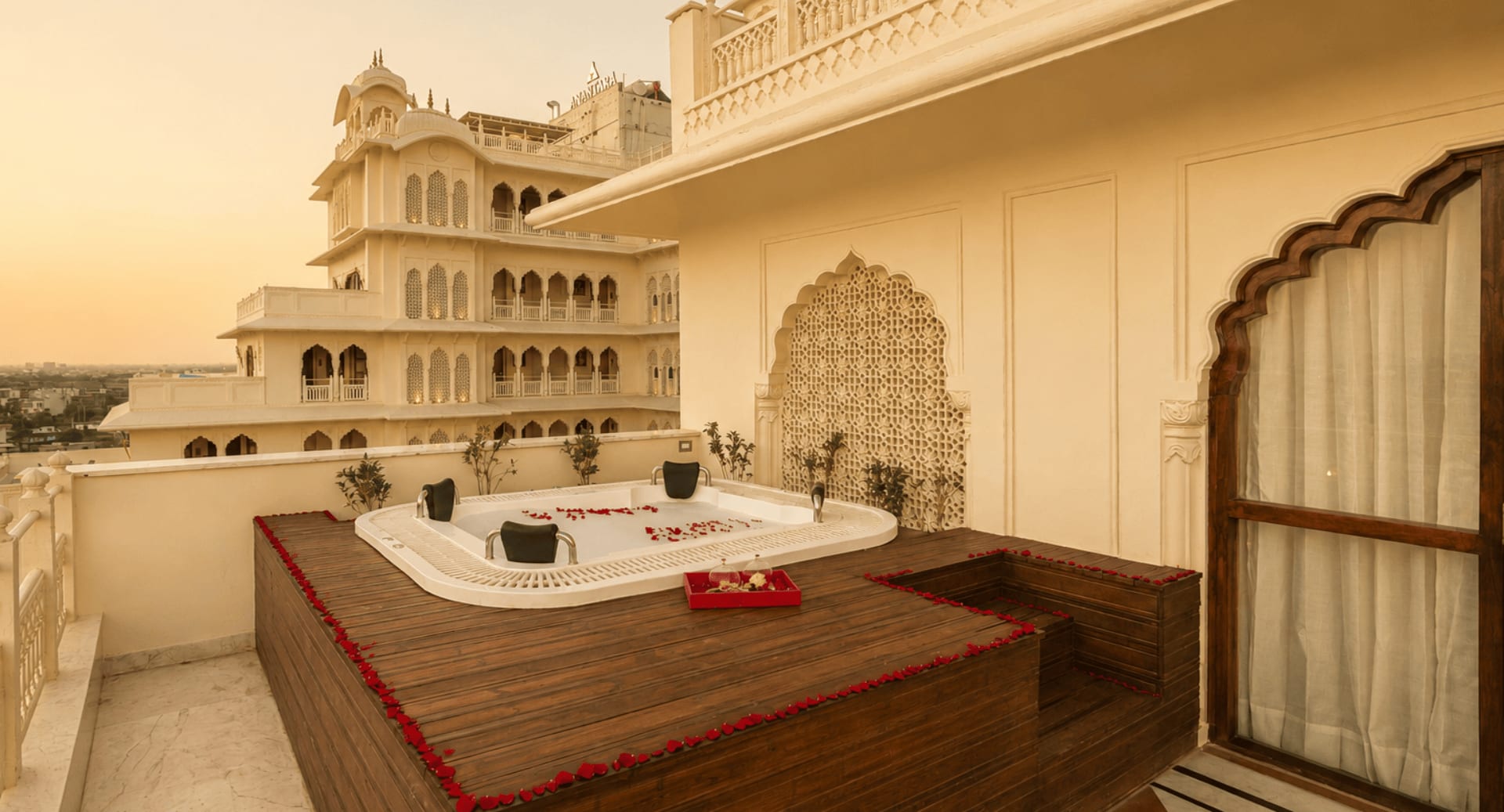 Anantara_Jewel_Bagh_Jaipur_Hotel_Guest_Room_Jacuzzi