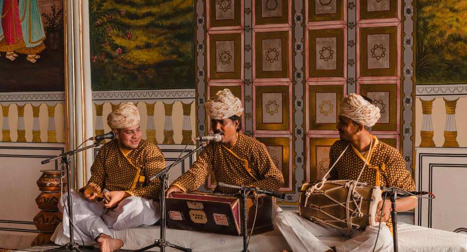Anantara_Jewel_Bagh_Jaipur_Hotel_Leisure_Cultural_Evening_Folk_Song