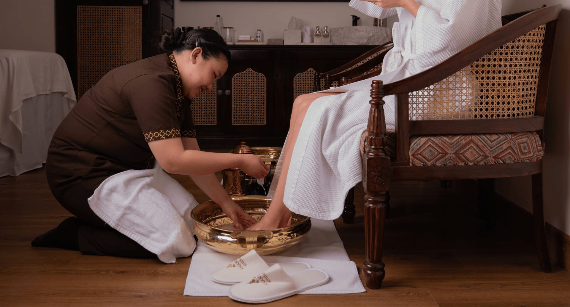Anantara_Jewel_Bagh_Jaipur_Hotel_Leisure_Foot_Ritual