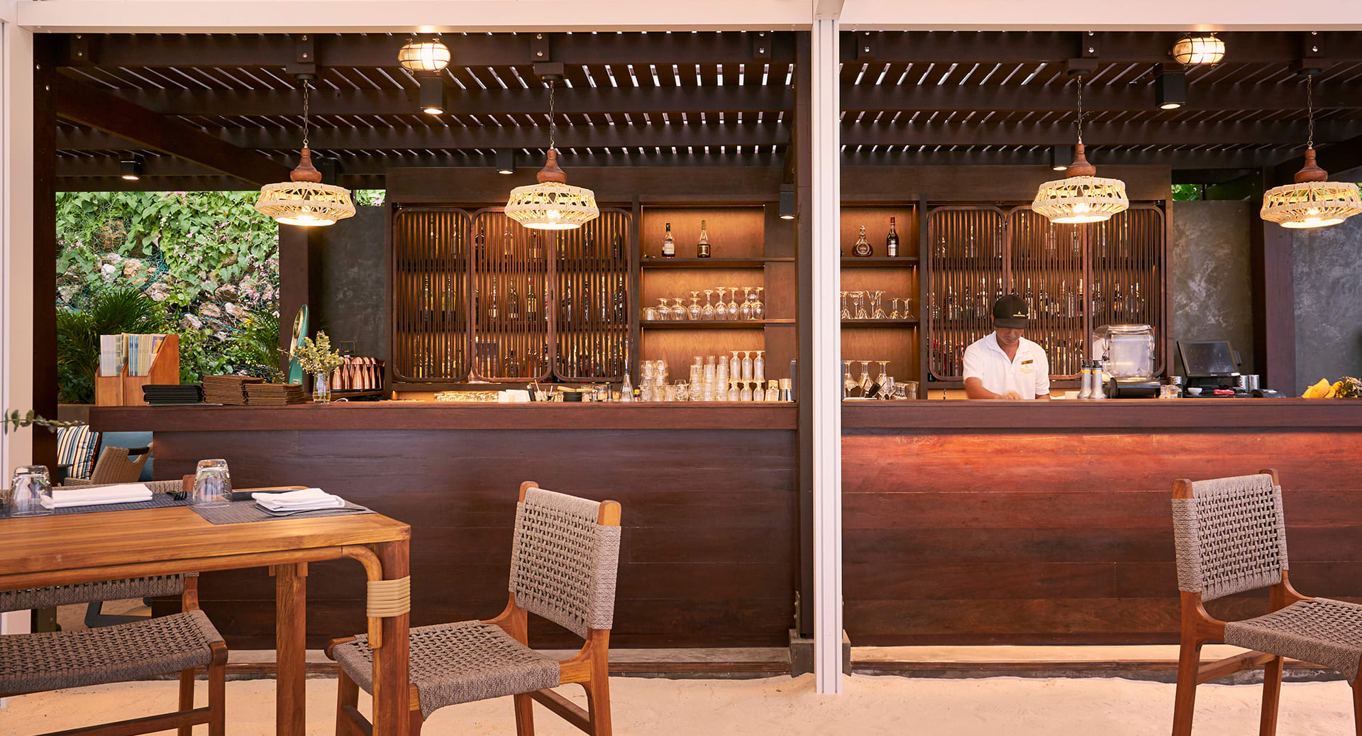 Sandal - Bar and Drinks