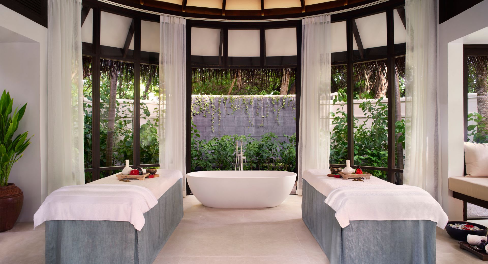 Spa treatment rooms at Anantara Veli Maldives Resort