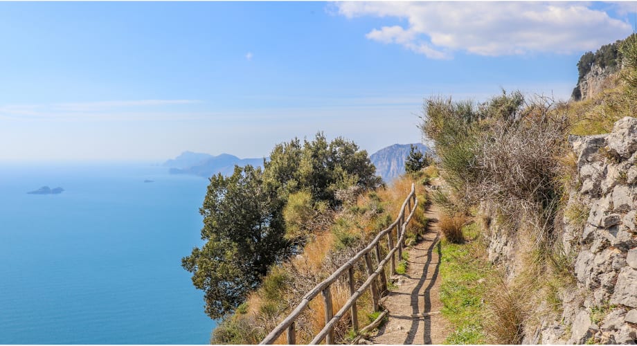 Scenic coastal hiking trail - wellness experience in Amalfi