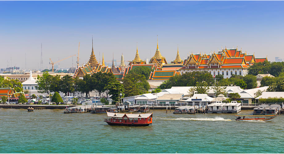 Anantara Riverside Bangkok Resort - Temple of the Emerald Buddha