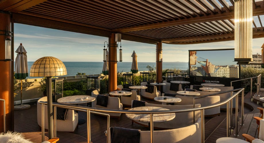 Open skybar at CinéRooftop by Anantara