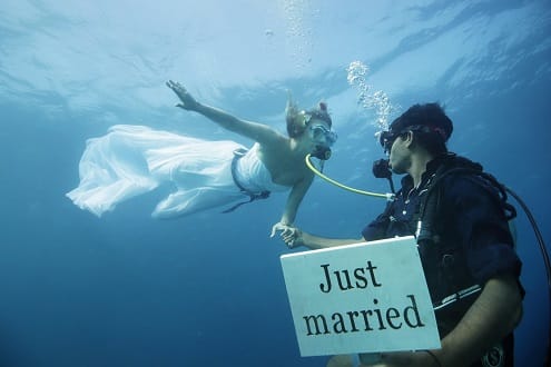 Dive into Romance with Anantara Kihavah Maldives Villas’  Underwater Weddings 