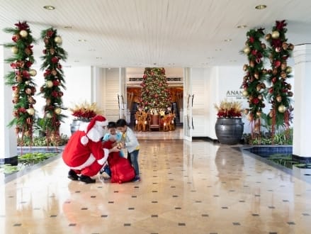 Festive Cheer Embraces Anantara Siam Bangkok Hotel