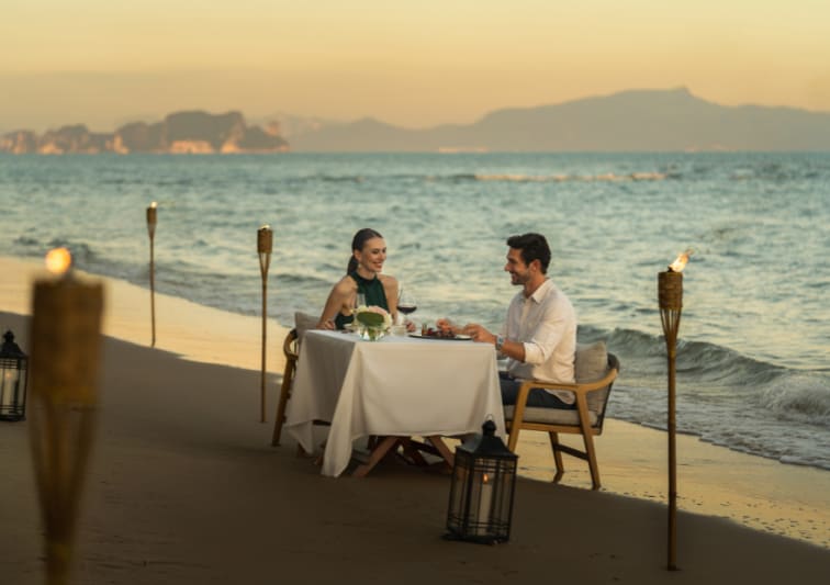 couple dines on the beach