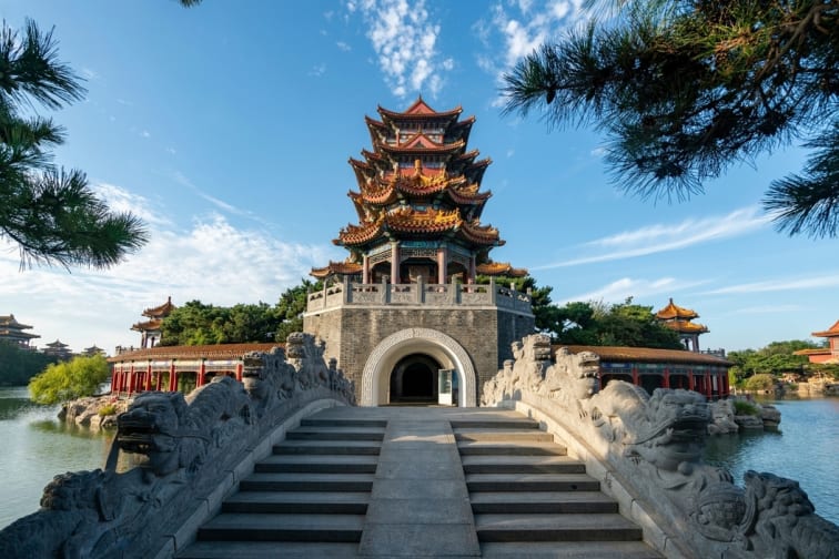 The capital of Guizhou province, Guiyang offers a fascinating blend of traditional culture and modern development.