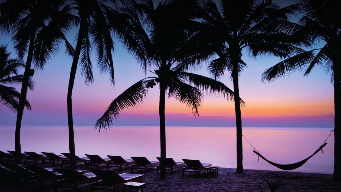 https://assets.anantara.com/image/upload/q_auto,f_auto/media/minor/anantara/images/anantara-hua-hin-resort/the-resort/desktop-banner/anantara_hua_hin_beach_sunset_header_1920x1080.jpg