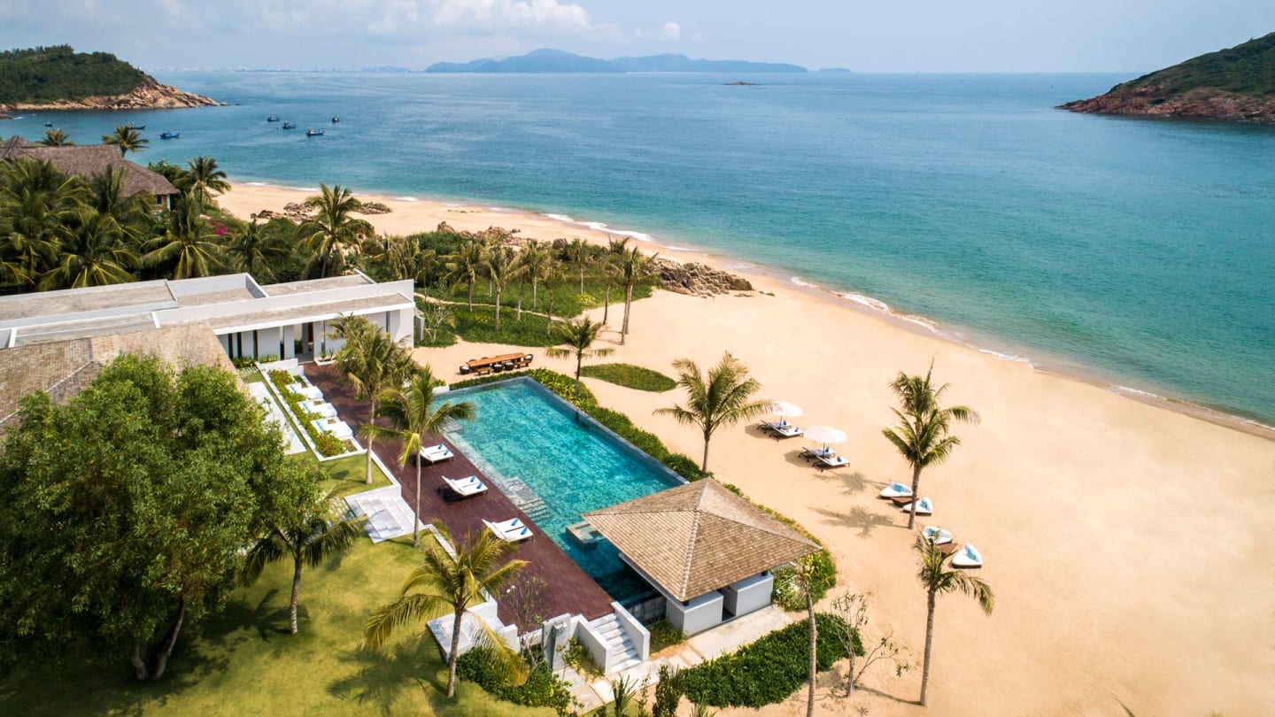 https://assets.anantara.com/image/upload/q_auto,f_auto/media/minor/anantara/images/anantara-quy-nhon-villas/the-resort/anantara_quy_nhon_villas_desktop_banner_1920x1080.jpg