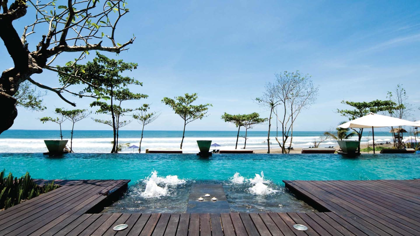 https://assets.anantara.com/image/upload/q_auto,f_auto/media/minor/anantara/images/anantara-seminyak-bali-resort/the-resort/anantara_seminyak_infinity_edge_pool_header_1920x1080.jpg