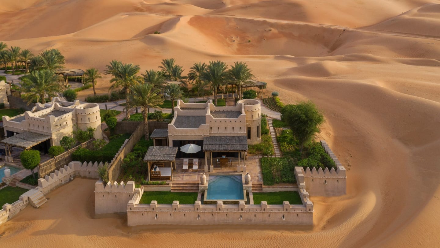https://assets.anantara.com/image/upload/q_auto,f_auto/media/minor/anantara/images/royal-pavilion-villas-by-qasr-al-sarab/accommodation/room-type/guest_room_royal_pavilion_villa_exterior_view_1920x1080.jpg