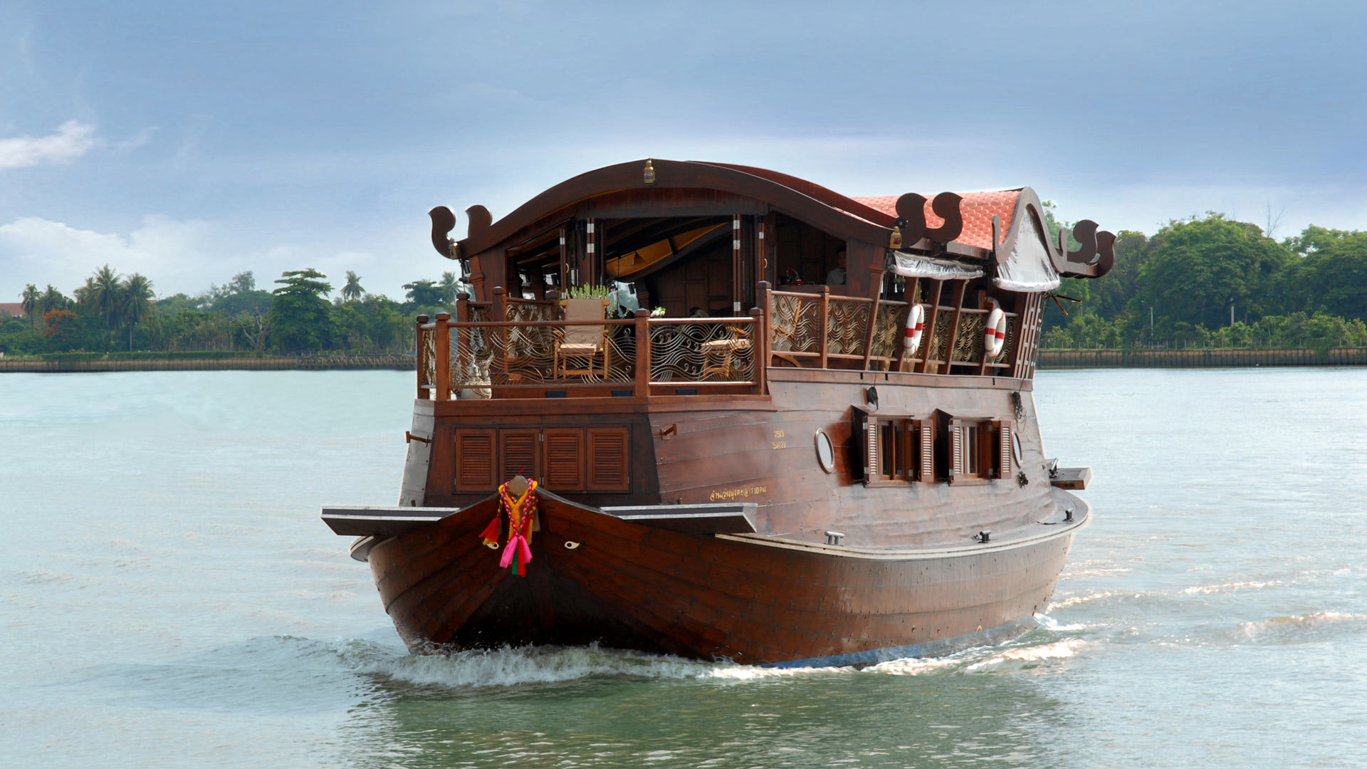 https://assets.anantara.com/image/upload/q_auto,f_auto/media/minor/anantara/images/anantara-cruises/the-resort/anantara_cruises_dream_header_1920x1080.jpg