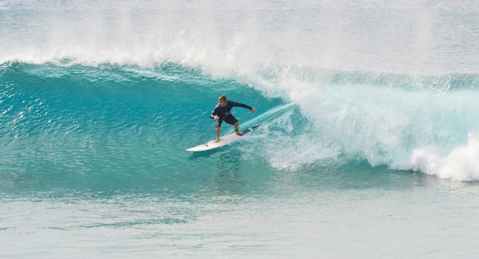 モルディブのサーフリゾート アナンタラ ディグ モルディブ リゾートのサーフィン