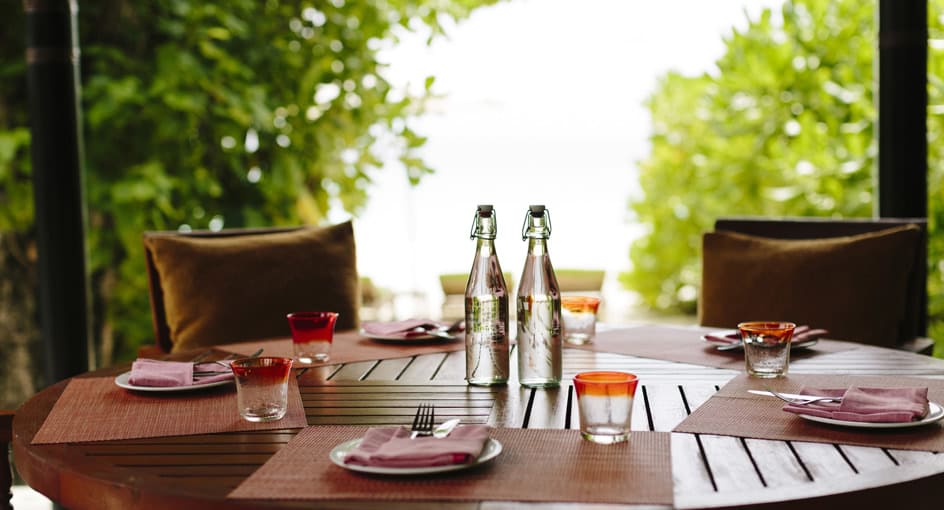 Outdoor Dining at Anantara Kihavah Luxury Resort