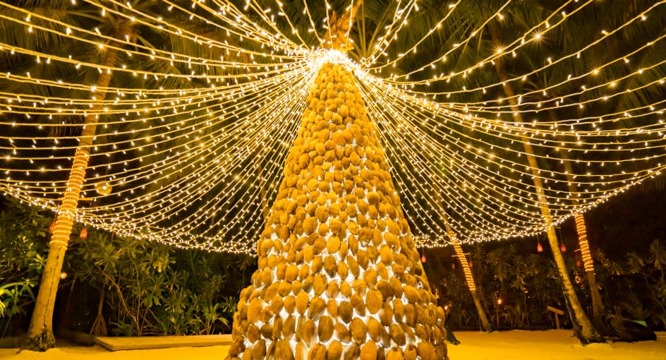 Christmas tree lighting at Anantara Kihavah Maldives Villas