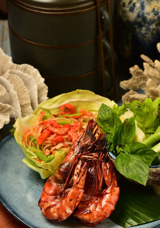 somtam and grilled tiger prawns