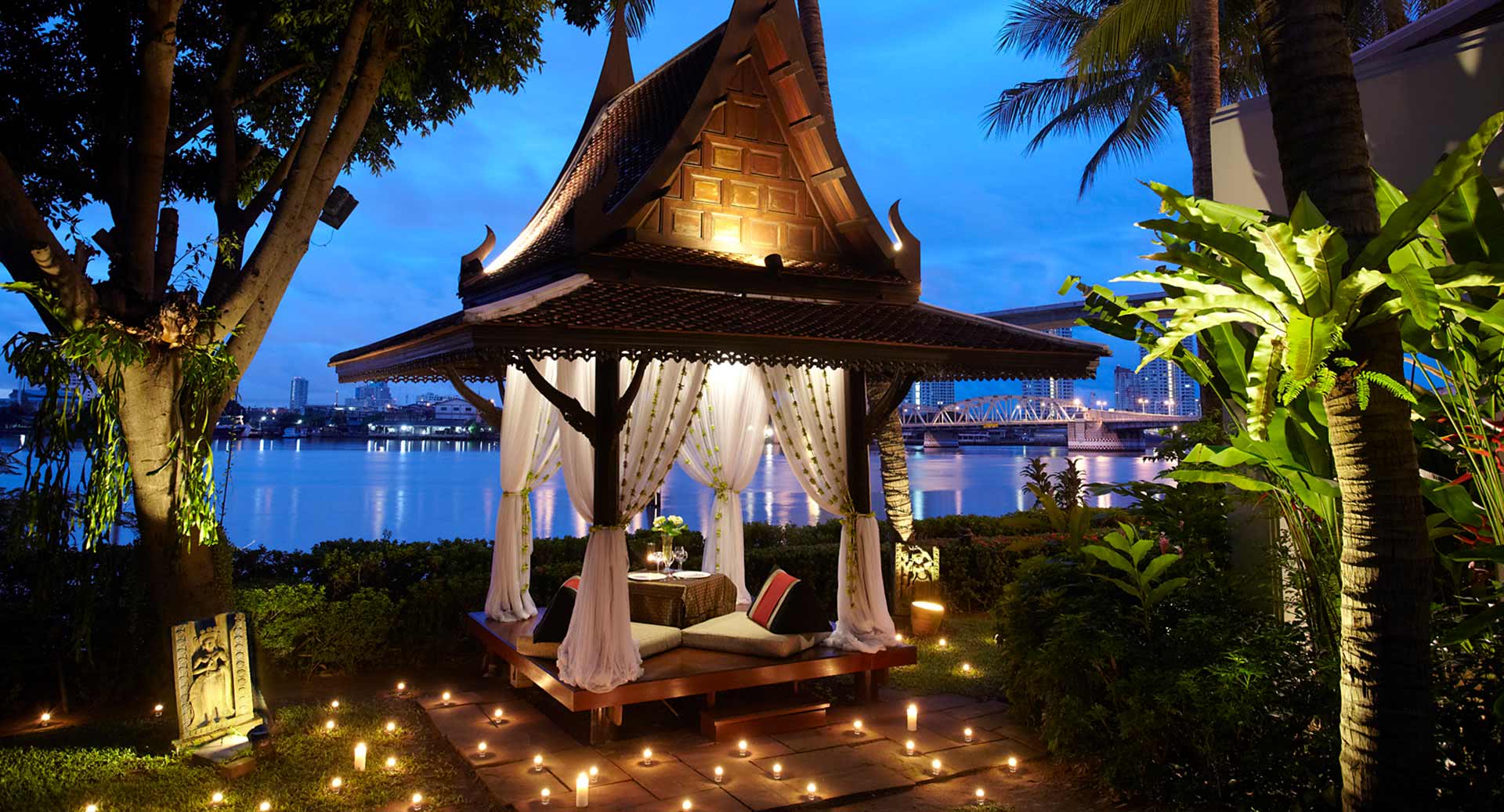 Do anyone help me in this matter?  Anantara_riverside_bangkok_dining_by_design_1920x1037