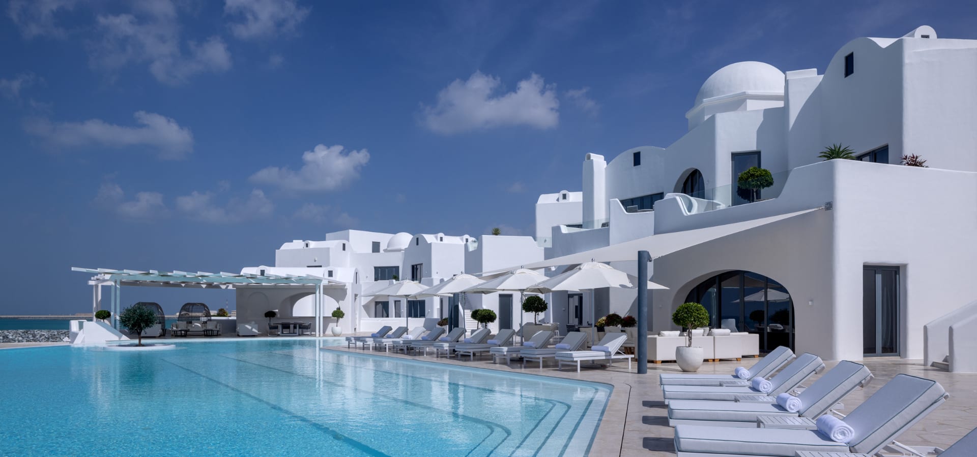 Beach Hotel in Abu Dhabi | Anantara Santorini Abu Dhabi Retreat