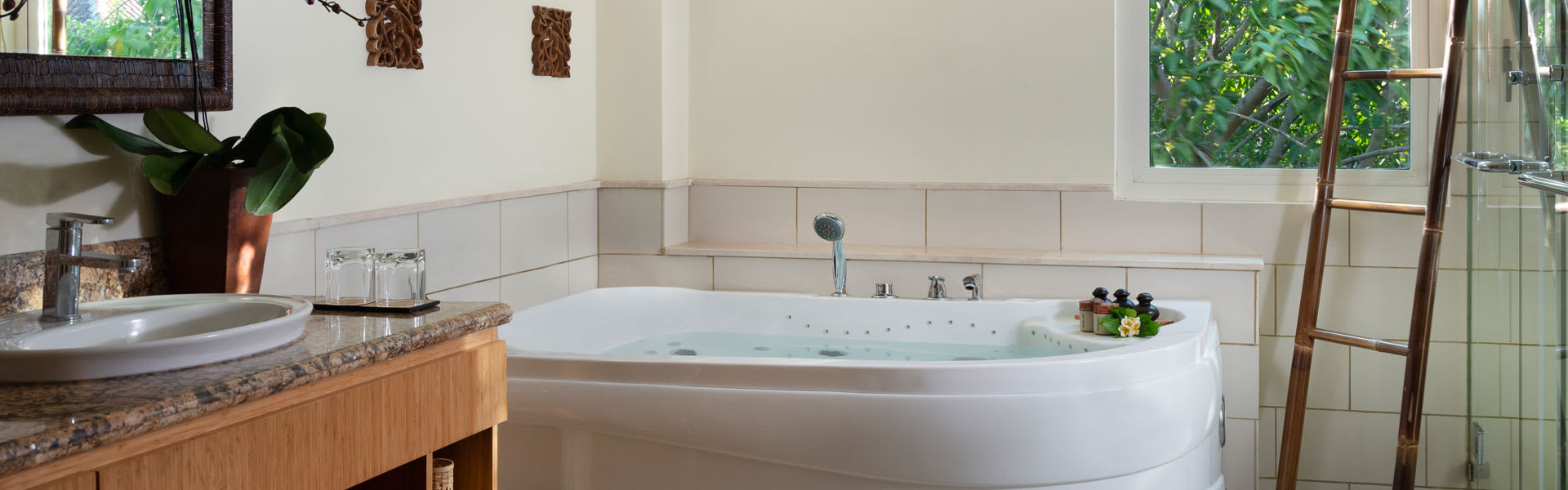 Three Bedroom Duplex Apartment Suite With Rooftop Plunge Pool