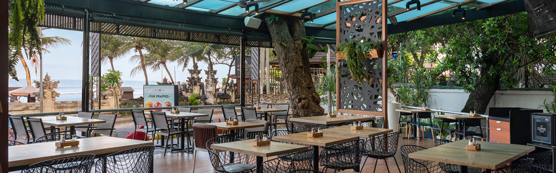 The Coffee Lounge at FRii Bali Echo Beach Hotel