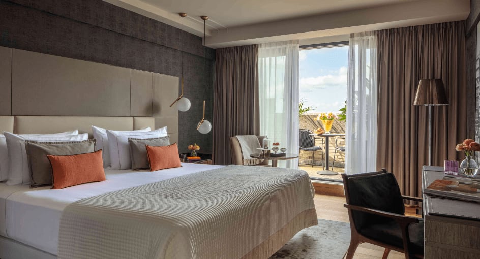 あむアムステルダムのホテル アナンタラ・グランド・ホテル・クラスナポルスキーのデラックス・ホテル・ウィズ・ルーフトップ・ビュー＆テラス