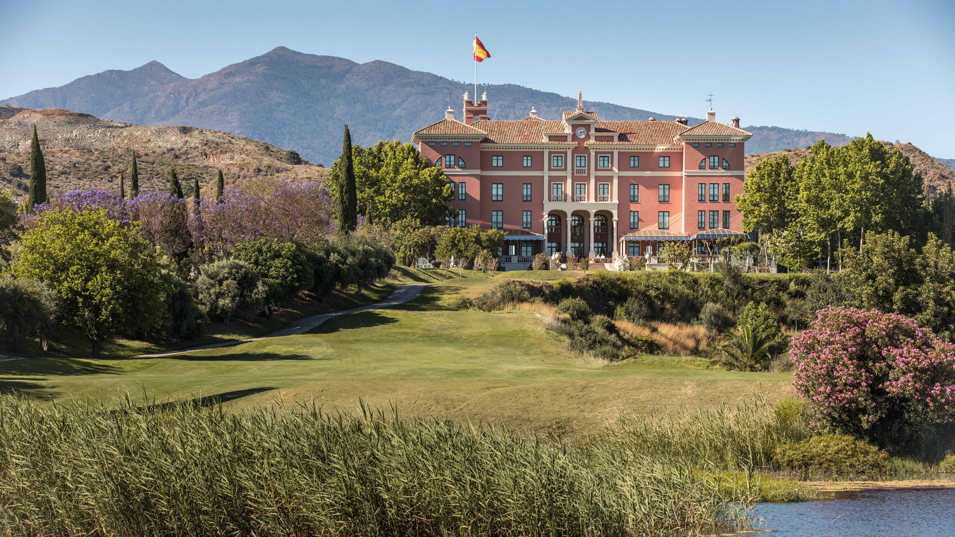 https://assets.anantara.com/image/upload/q_auto/media/minor/anantara/images/anantara-marbella1/the-resort/desktop-banner/anantara_marbella_ext_mainbuilding_1092x1080.jpg