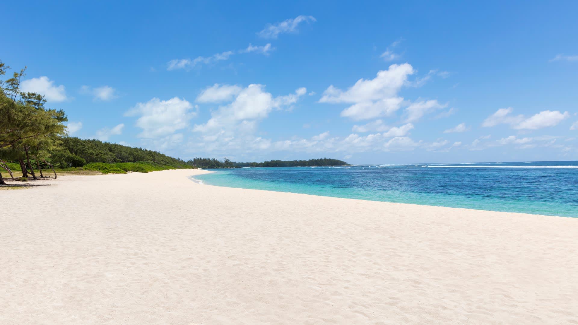 https://assets.anantara.com/image/upload/q_auto/media/minor/anantara/images/anantara-mauritius/anantara_mauritius_beach_1920x1080.jpg